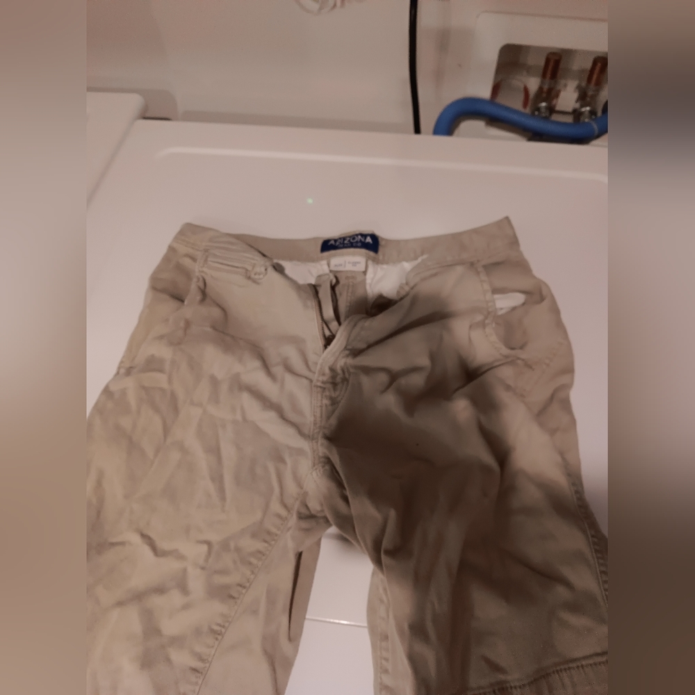 Arizona company khaki shorts Waste 32